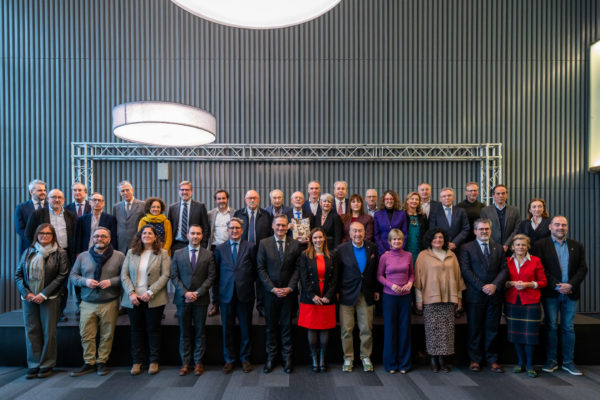 Foto de família dels participants en la trobada
